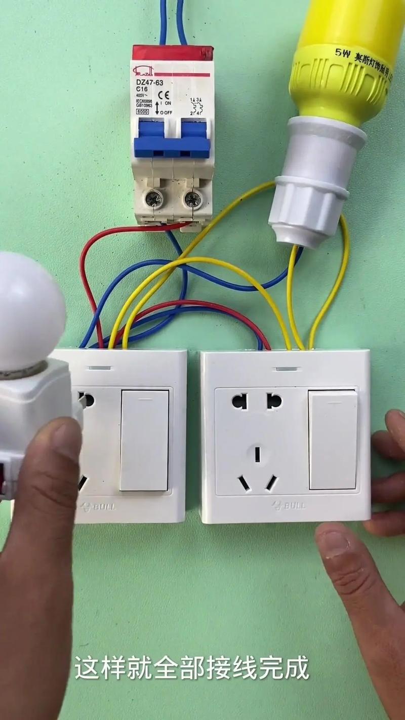 一開五孔雙控接線方法詳解.1首先,用測電筆區(qū)分零火線